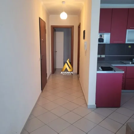 Tirane, shitet apartament 1+1+Ballkon Kati 2, (Kristal Center)