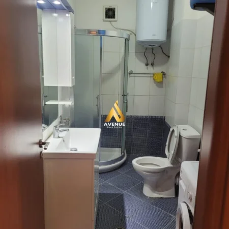 Tirane, shitet apartament 1+1+Ballkon Kati 2, (Kristal Center)