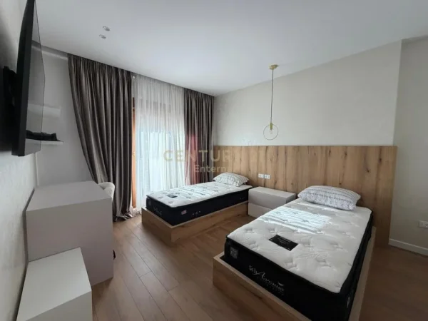 Tirane, jepet me qera Vile 3+1 Kati 2, 144 m² 1.800 € (Kompleksi Kolombo)