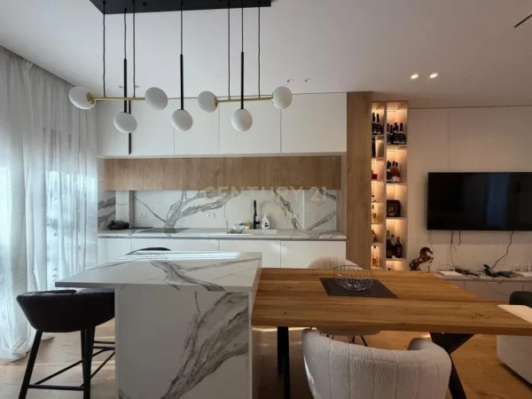 Tirane, jepet me qera Vile 3+1 Kati 2, 144 m² 1.800 € (Kompleksi Kolombo)