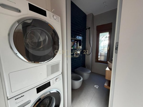 Tirane, jepet me qera Vile 3+1 Kati 2, 144 m² 1.800 € (Kompleksi Kolombo)