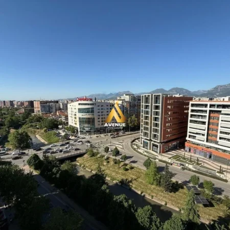 Tirane, jepet me qera apartament 2+1+Ballkon Kati 6, 85 m² 450 € (pallati me shigjeta)