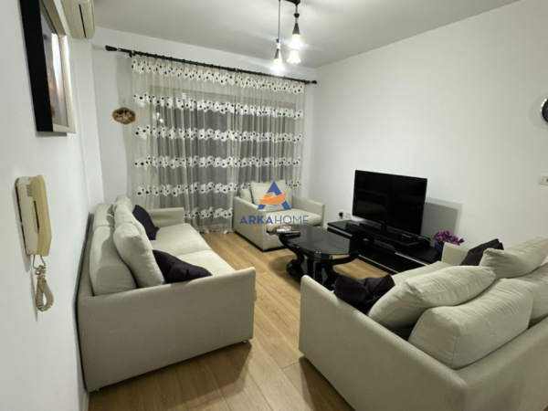 Tirane, jepet me qera apartament 2+1+Ballkon Kati 5, 100 m² 850 € 