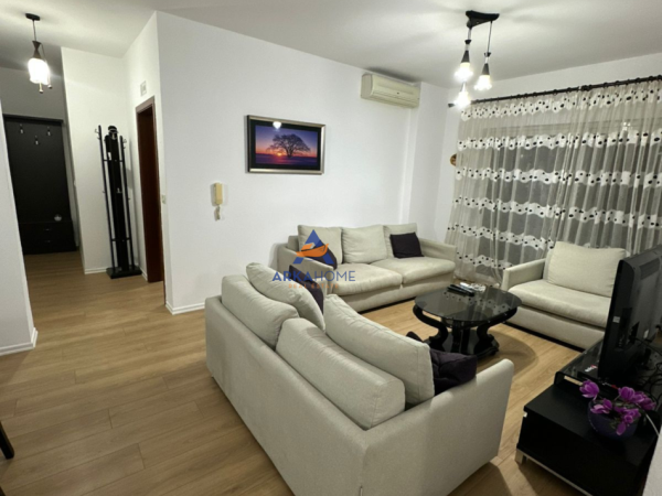 Tirane, jepet me qera apartament 2+1+Ballkon Kati 5, 100 m² 850 € 