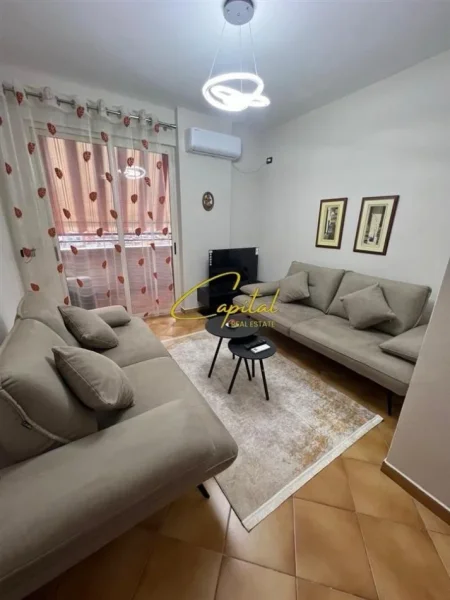 Tirane, jepet me qera apartament 1+1 Kati 6, 65 m² 650 € (ISH BLLOKU)
