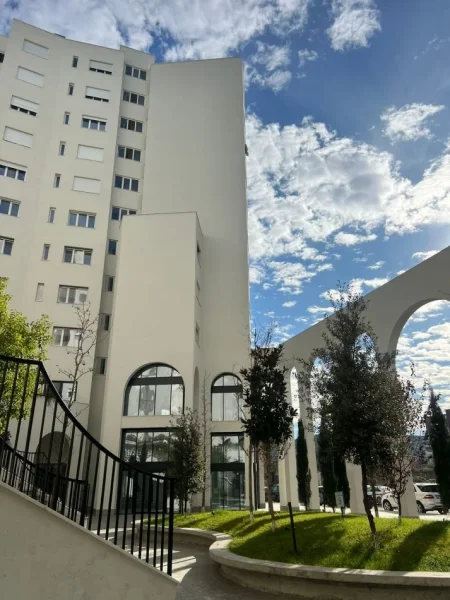 Tirane, jepet me qera apartament 1+1+Ballkon Kati 4, 70 m² 550 € (river residence)