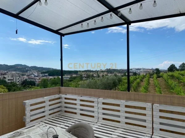 Tirane, jepet me qera Vile 3+1 Kati 2, 239 m² 1.800 € (TEG)