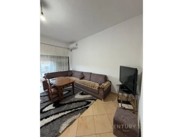Tirane, jepet me qera apartament 2+1 Kati 2, 110 m² 500 € (Don Bosko)