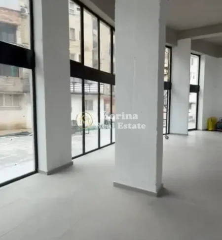 Tirane, jepet me qera ambjent biznesi Kati 1, 418 m² 4.500 € (Brryli)