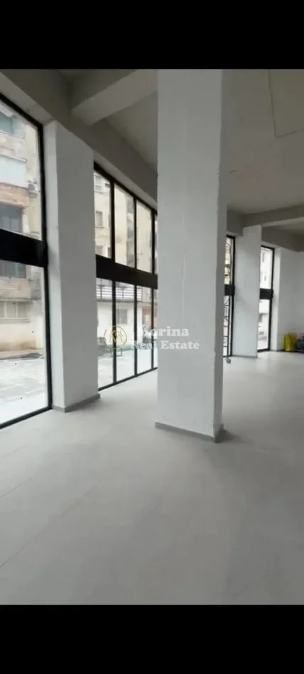 Tirane, jepet me qera ambjent biznesi Kati 1, 418 m² 4.500 € (Brryli)