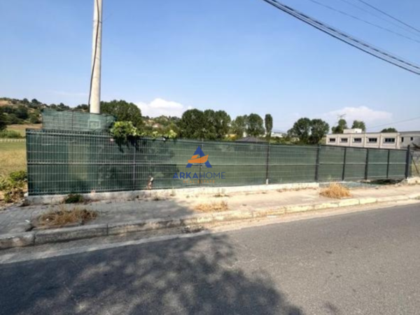 Tirane, jepet me qera toke , 2.150 m² 