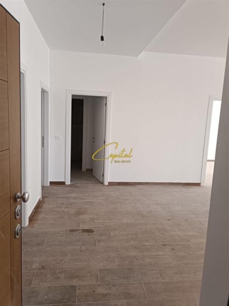 Tirane, jepet me qera zyre Kati 1, 140 m² 950 € (XHAMLLIKU)
