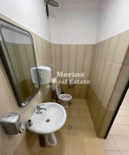 Tirane, jepet me qera ambjent biznesi Kati 1, 140 m² 800 € (Pazari i Ri)