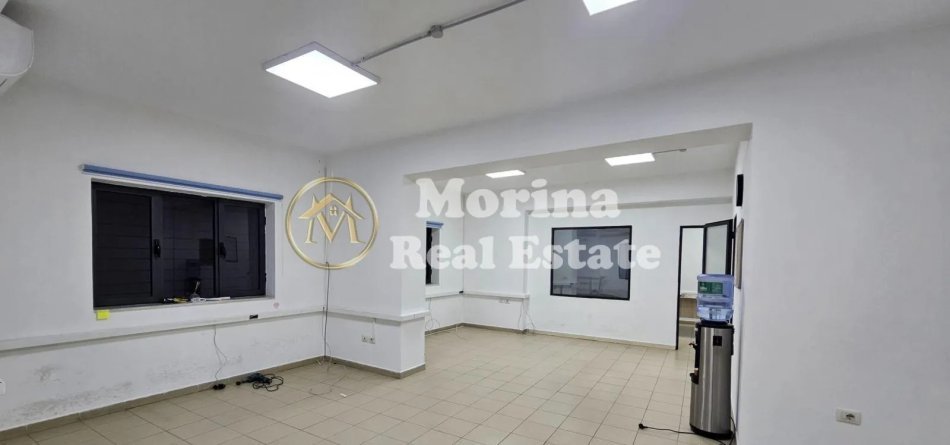 Tirane, jepet me qera ambjent biznesi Kati 1, 140 m² 800 € (Pazari i Ri)