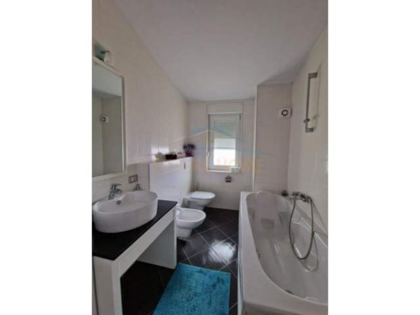 Tirane, jepet me qera apartament 2+1+BLK Kati 4, 140 m² 1.200 Euro (Residenca Touch of the Sun)