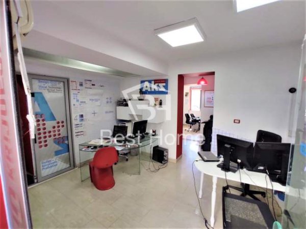 Tirane, jepet me qera zyre Kati 0, 80 m² 100.000 Leke (Bllok, Rruga Nikolla Tupe)