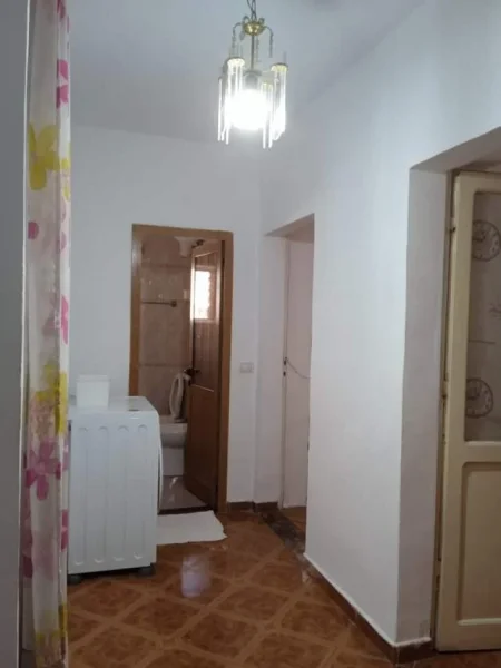 Vlore, jepet me qera apartament 1+1+BLK Kati 0, 65 m² 20 Euro (Fejzo Mema$bulevardi Vlore-Skele)