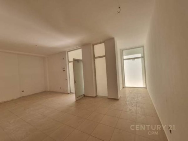 Tirane, shitet apartament Kati 0, 43 m² 55.000 Euro (Isa Boletini)