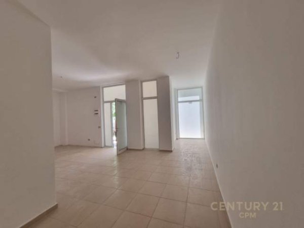 Tirane, shitet apartament Kati 0, 43 m² 55.000 Euro (Isa Boletini)