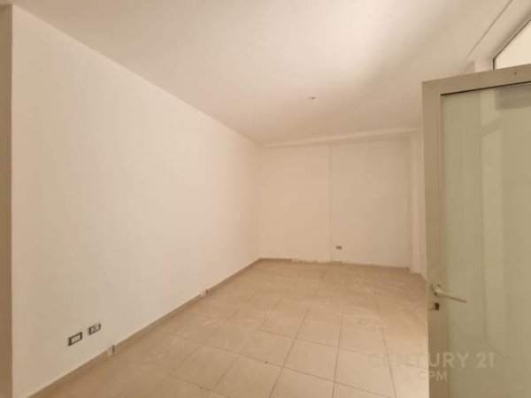 Tirane, shitet apartament Kati 0, 43 m² 55.000 Euro (Isa Boletini)