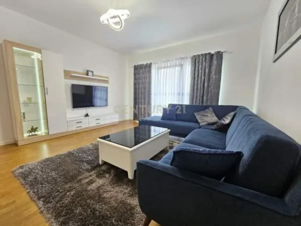 Tirane, jepet me qera apartament 2+1 Kati 5, 118 m² 900 Euro (Kopeshti Botanik)