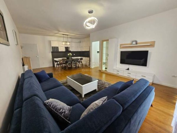 Tirane, jepet me qera apartament Kati 5, 118 m² 900 Euro (Kopshti Botanik Tirana, Albania)