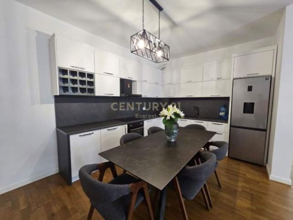 Tirane, jepet me qera apartament Kati 5, 118 m² 900 Euro (Kopshti Botanik Tirana, Albania)