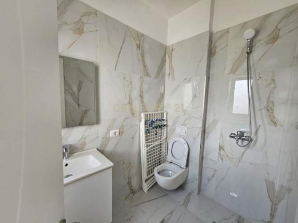Tirane, jepet me qera apartament Kati 5, 118 m² 900 Euro (Kopshti Botanik Tirana, Albania)