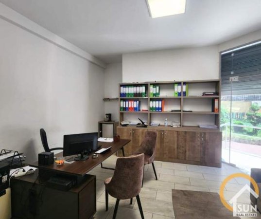 Shkoder, jepet me qera ambjent biznesi 44 m² 18.000 Leke (PARRUCE, SHKODER)