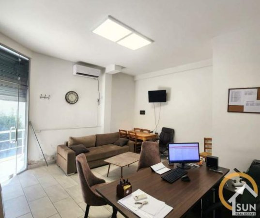 Shkoder, jepet me qera ambjent biznesi 44 m² 18.000 Leke (PARRUCE, SHKODER)