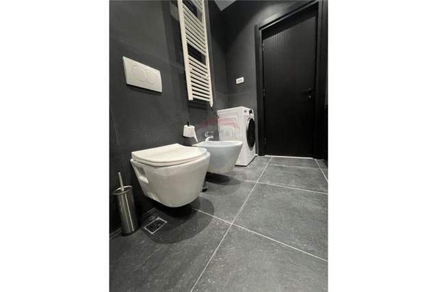 Tirane, jepet me qera apartament 2+1+BLK Kati 4, 85 m² 1.000 Euro (Rruga e Barrikadave)