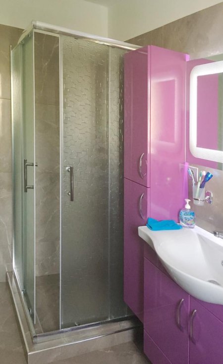 Tirane, jepet me qera apartament 1+1 Kati 2, 60 m² 400 Euro (Rruga e Elbasanit)