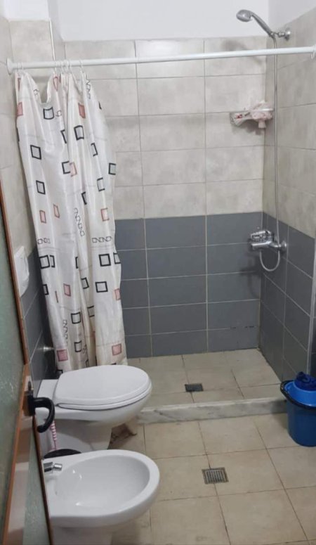 Tirane, jepet me qera apartament 1+1 Kati 2, 65 m² 40.000 Leke (prane Viles Gold)