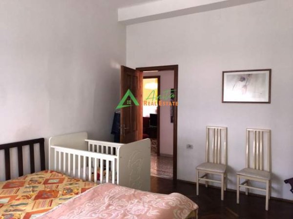 Tirane, jepet me qera apartament 3+1+BLK Kati 3, 150 m² 650 Euro (Qender)