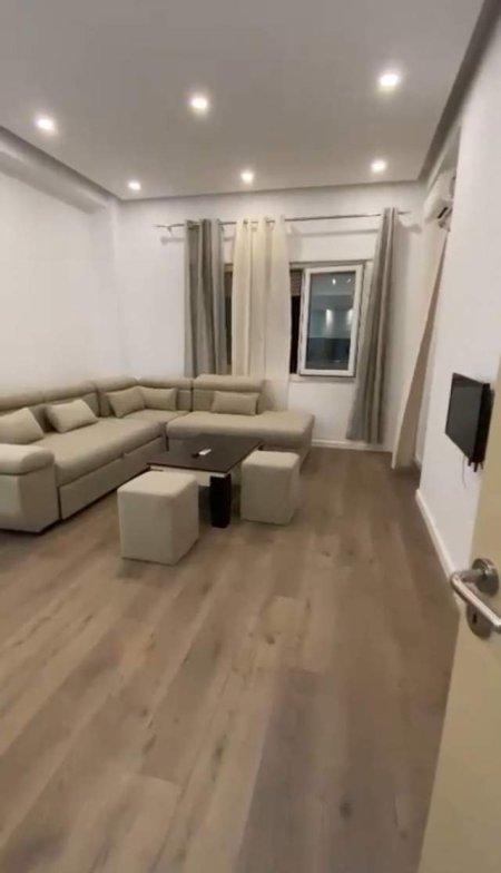 Tirane, jepet me qera apartament 1+1+BLK Kati 2, 70 m² 43.000 Leke (rruga Kodra e Diellit)