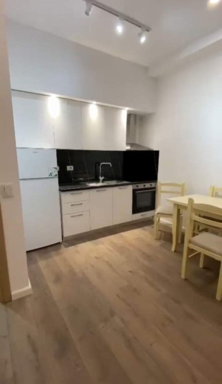 Tirane, jepet me qera apartament 1+1+BLK Kati 2, 70 m² 43.000 Leke (rruga Kodra e Diellit)