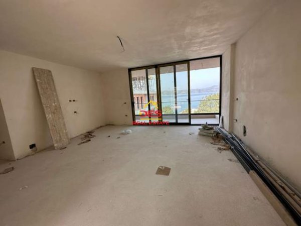 Vlore, shitet apartament Kati 4, 136 m² 2.000 Euro/m2 (Radhimë,Vlorë)