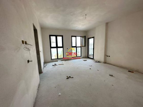 Vlore, shitet apartament Kati 4, 136 m² 2.000 Euro/m2 (Radhimë,Vlorë)