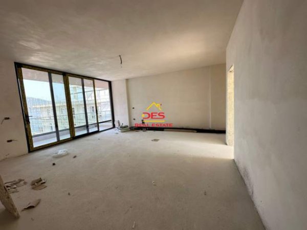 Vlore, shitet apartament Kati 4, 136 m² 2.000 Euro/m2 (Radhimë,Vlorë)