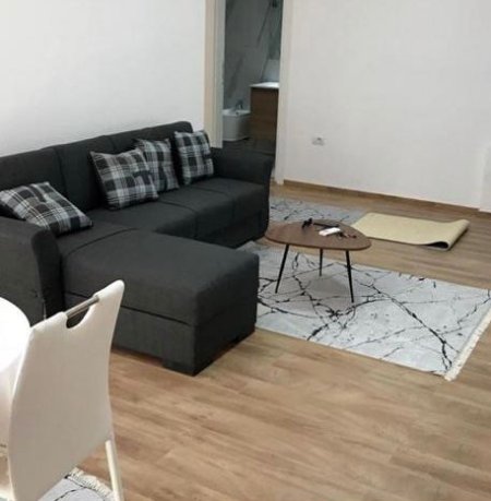 Tirane, jepet me qera 1+1 Kati 4, 70 m² 450 Euro (Panorama)
