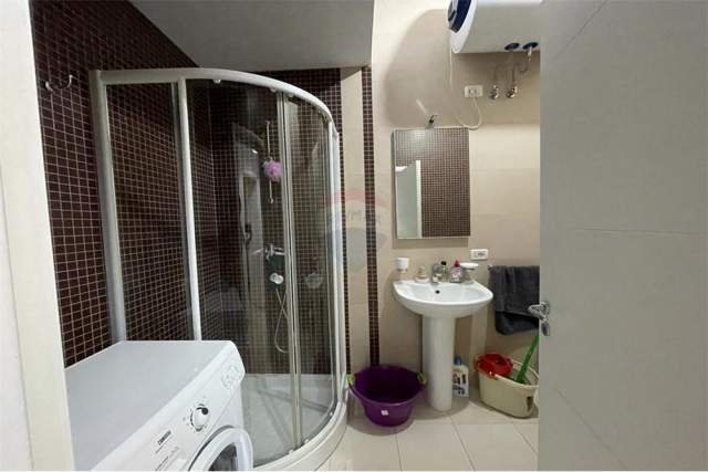 Tirane, jepet me qera apartament Kati 6, 70 m² 450 Euro (Kompleksi Dinamo)