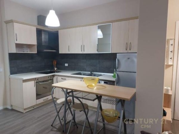 Tirane, jepet me qera apartament 1+1+BLK Kati 6, 625 Euro (Rruga e Kavajës)