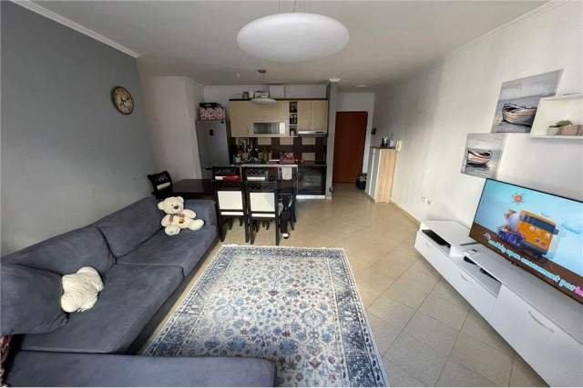 Tirane, shitet apartament 92 m² 95.000 Euro (Pallatet Cabej)