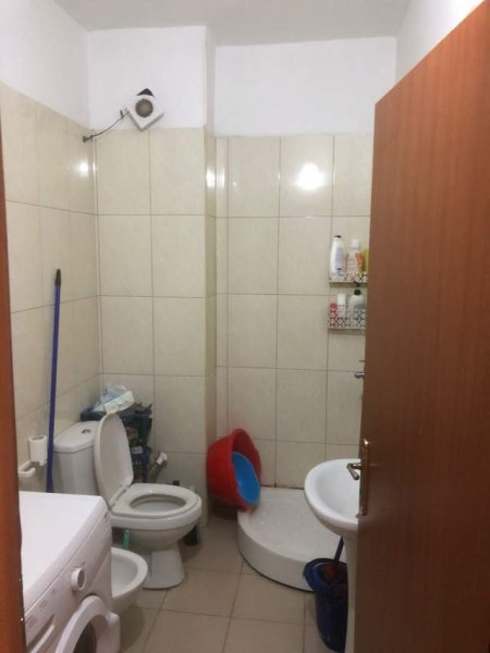 Tirane, jepet me qera apartament 1+1 Kati 6, 70 m² 300 Euro (Astir)