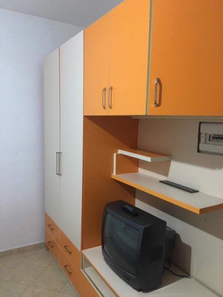 Vlore, jap me qera garsonier Kati 3, 30 m² 3.000 Leke (100 m nga deti ne fillim te Lungomares)