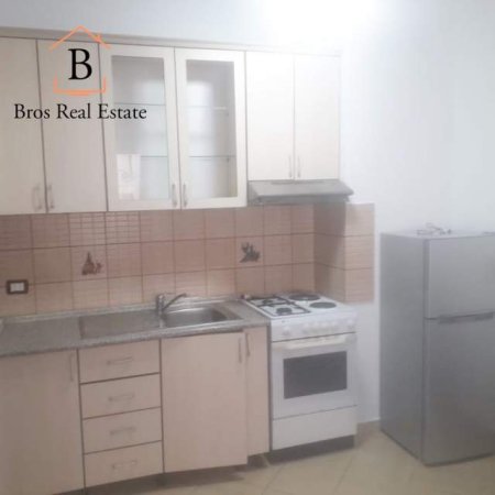 Tirane, jepet me qera apartament 1+1+BLK Kati 5, 50 m² 33.000 Leke (Terminali,Kthesa Kamzes)