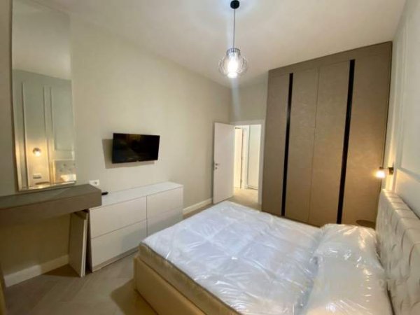 Tirane, jepet me qera apartament 1+1 Kati 7, 67 m² 700 Euro (Rruga e Kavajës)