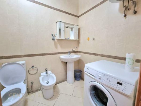 Tirane, jepet me qera apartament 2+1 Kati 2, 80 m² 550 Euro (Rruga e Elbasanit)