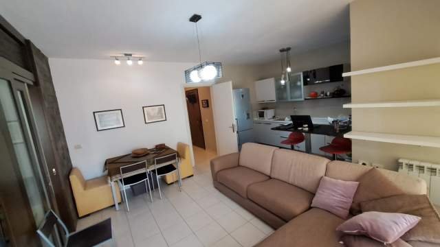 Tirane, jepet me qera apartament 2+1+A+BLK Kati 3, 82 m² 600 EUR (Ana Komnena)