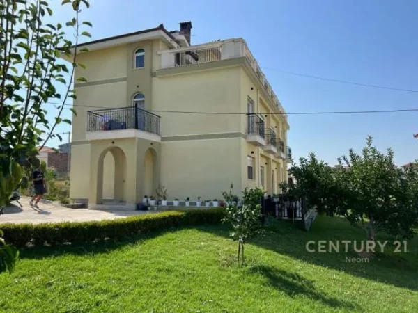 Tirane, jepet me qera Vile 600 m² 4.500 Euro (Qendra Tregtare TEG)